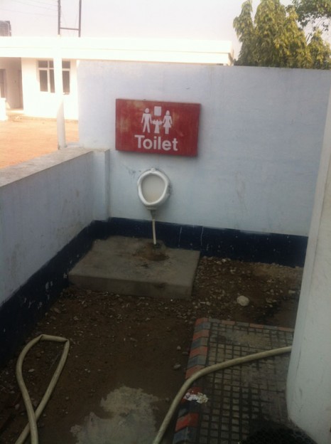 Outside toilet, for both men and women