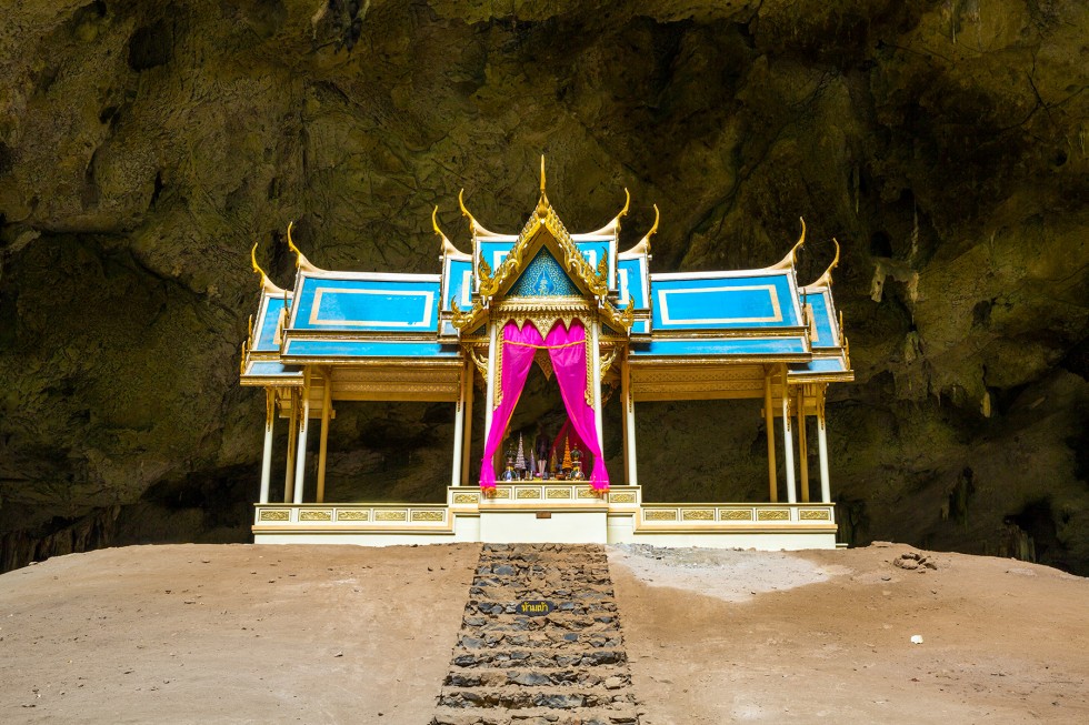 Phraya Nakhon Cave temple