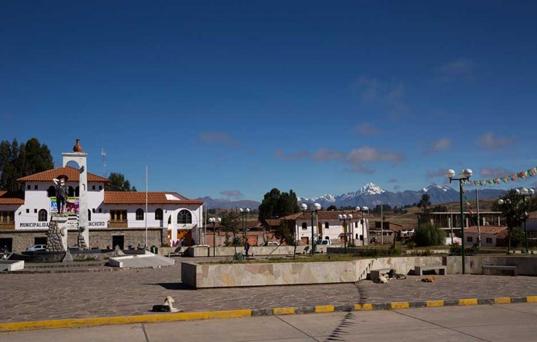 Plaza, Chinchero, Peru