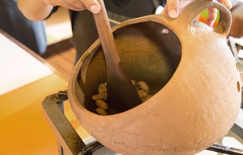 Roasting chocolate beans