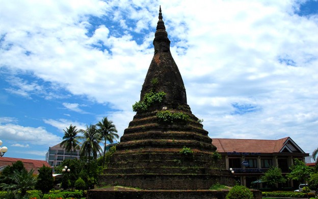 That Dam chedi